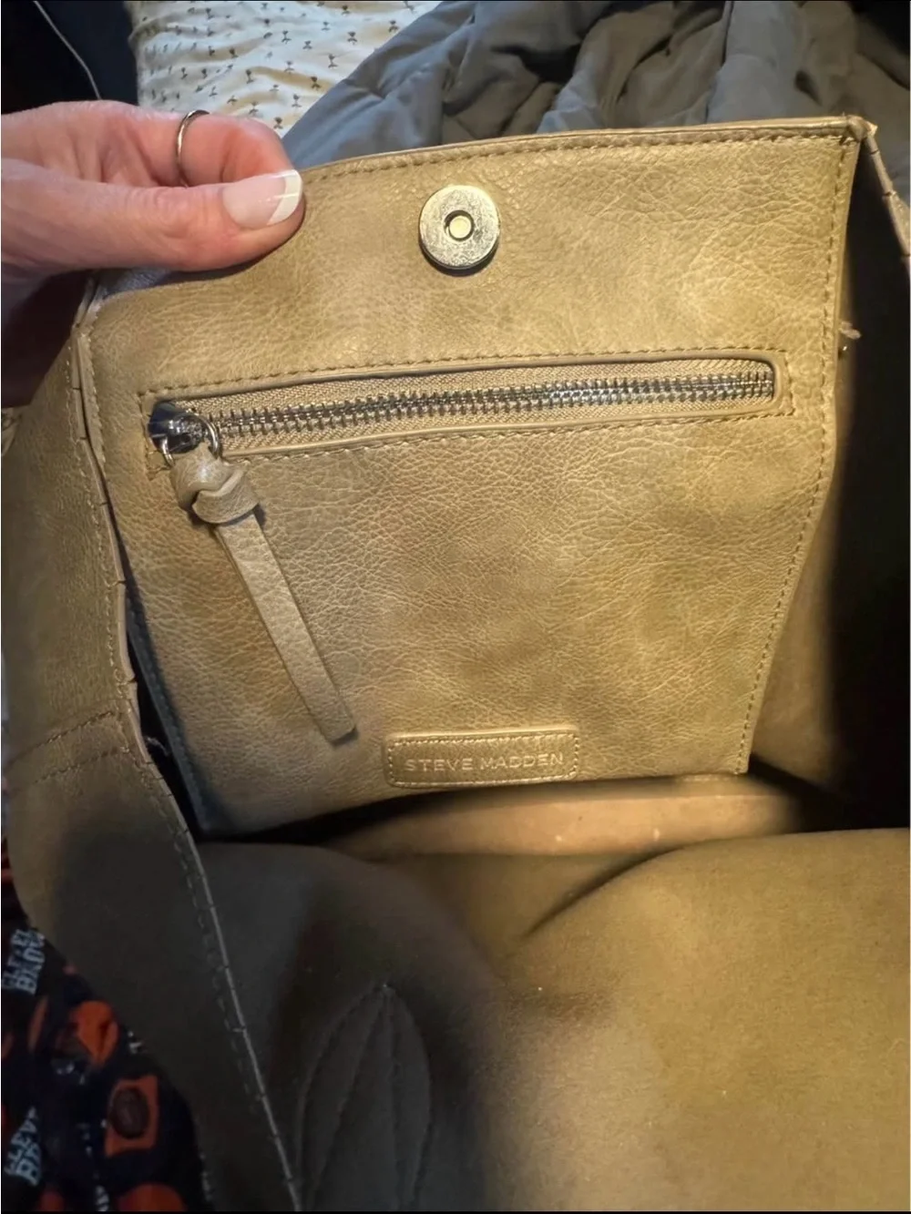 Steve Madden spacious steve